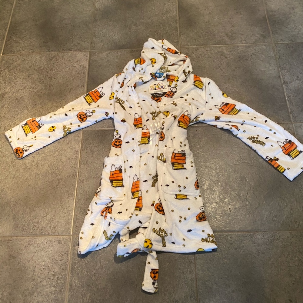 Peanuts super soft happy Halloween robe with hood